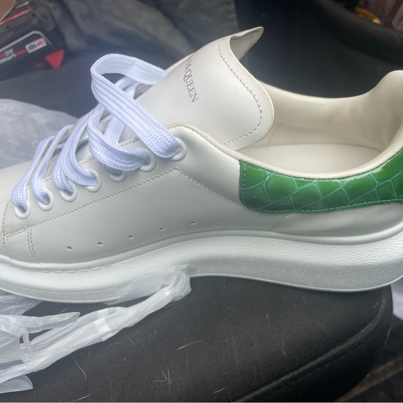 Alexander McQueen only use one time clean - Picture 3 of 4